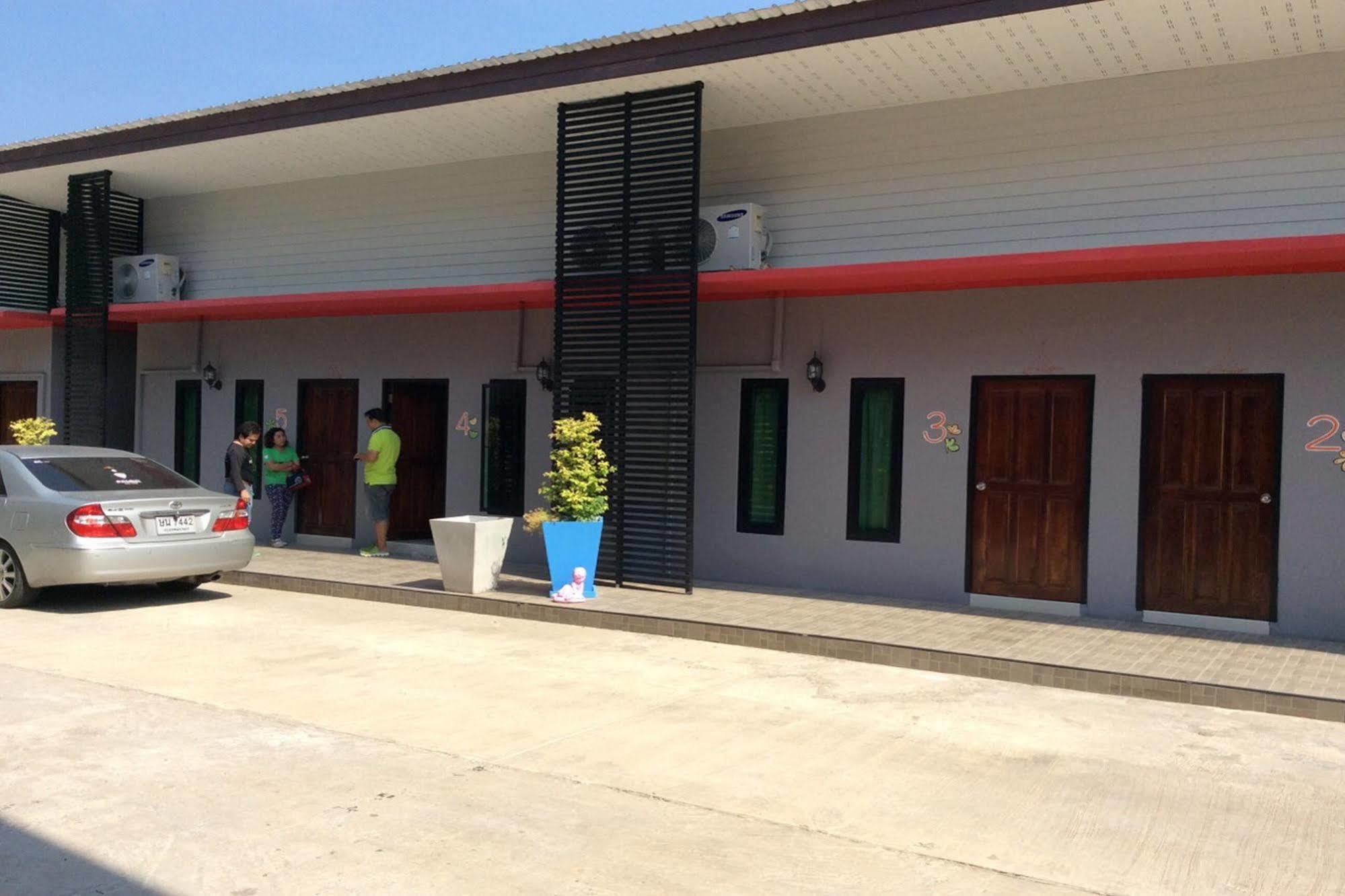 Baan Sri Family Hotel Kabin Buri Exterior photo