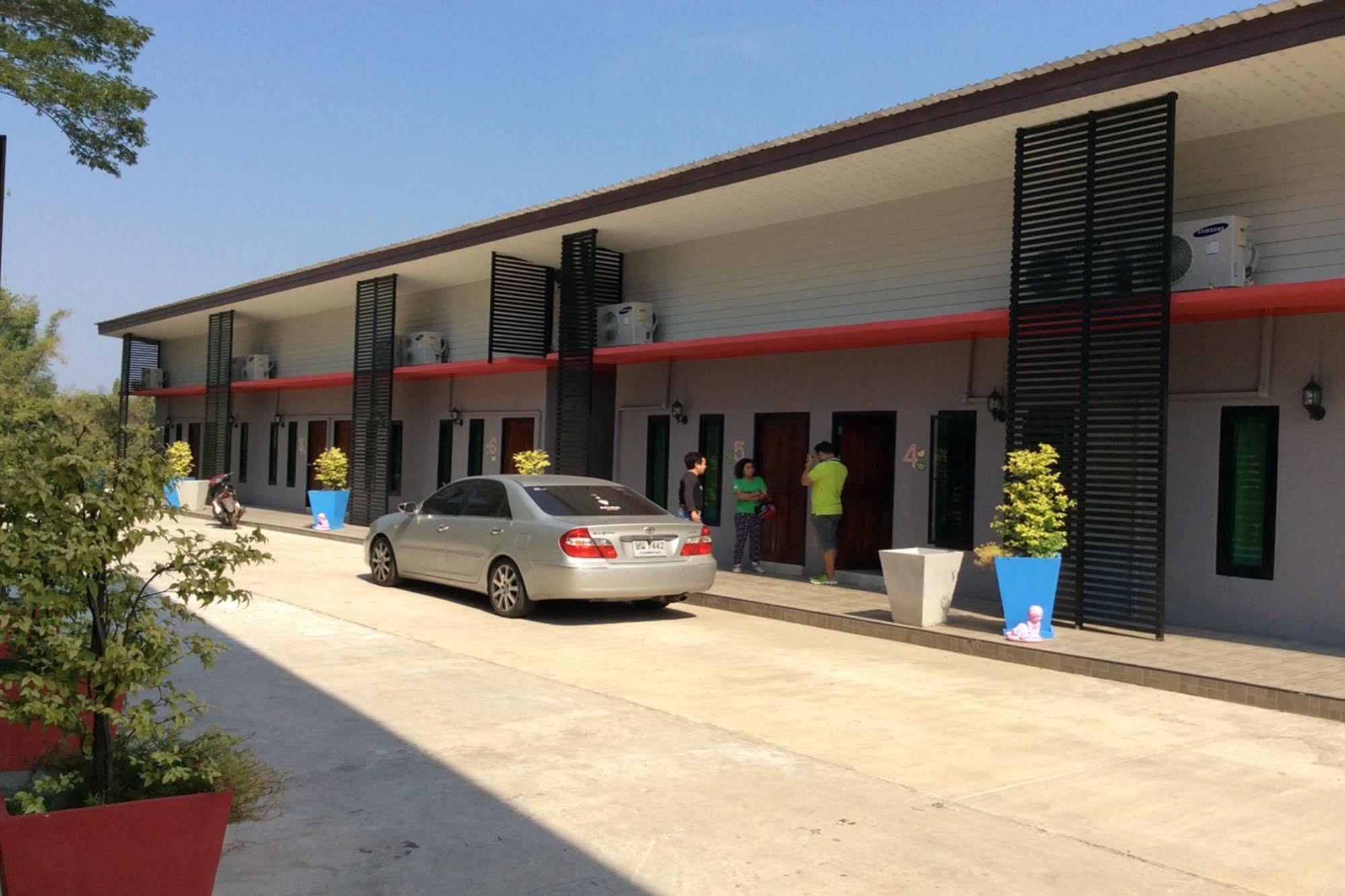 Baan Sri Family Hotel Kabin Buri Exterior photo