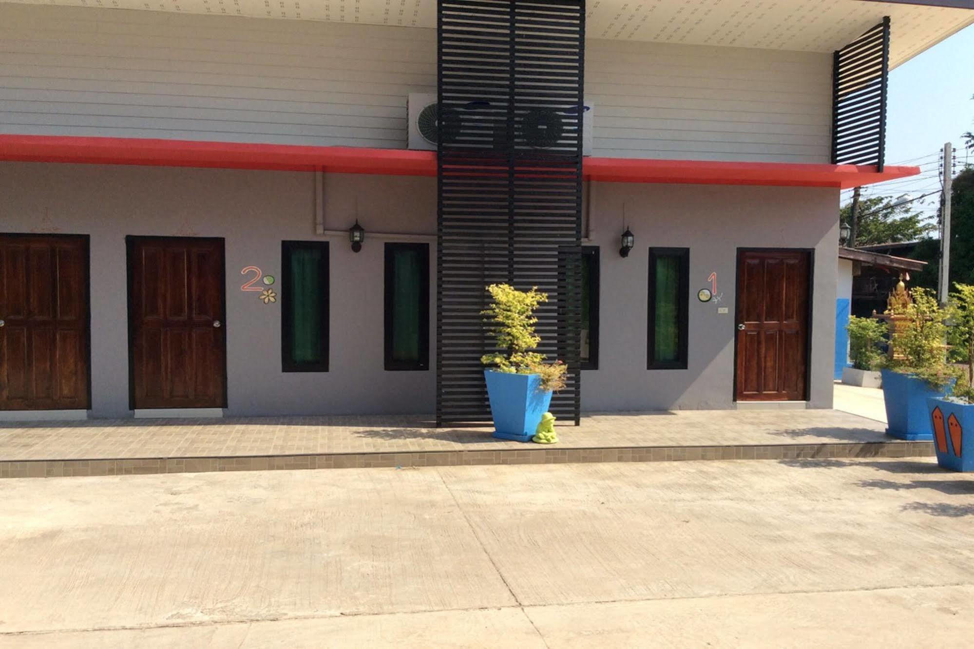 Baan Sri Family Hotel Kabin Buri Exterior photo